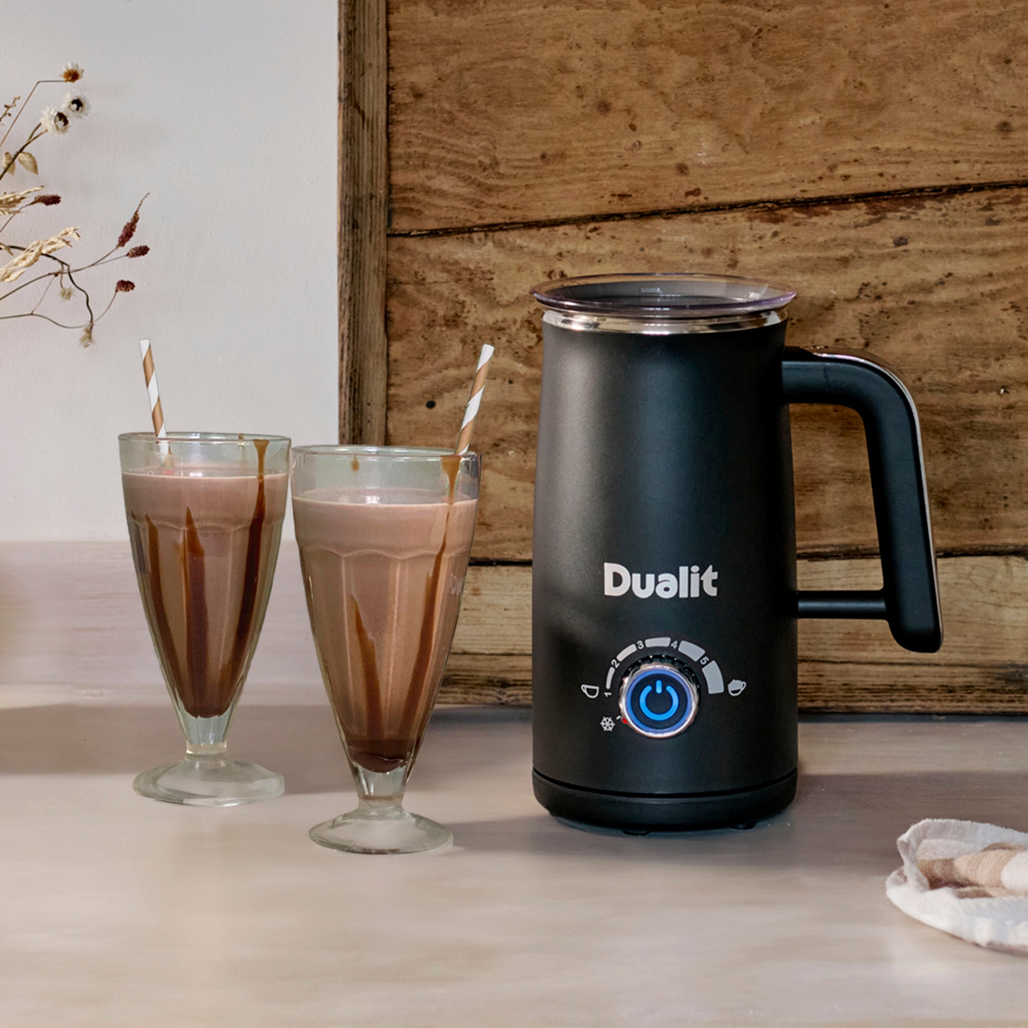 How to make the perfect Chocolate Milkshake with Dualit’s Milk Frother Max